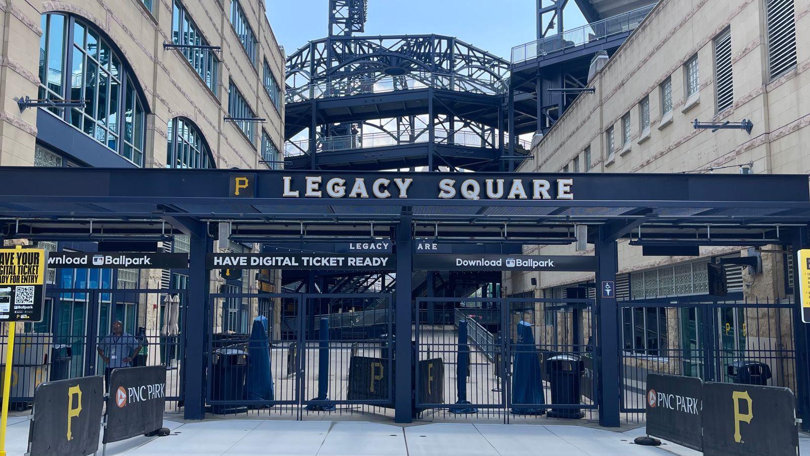 Pirates vs. Marlins, 12:35 p.m. taken on the North Shore (Live coverage). Photo by GREG MACAFEE / DKPS